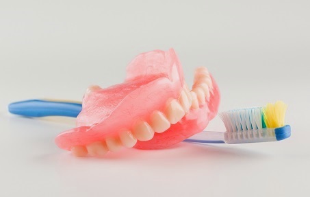 Cleaning Removed Dentures